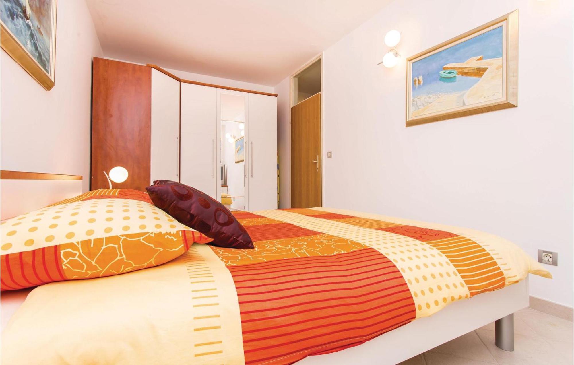 Amazing Apartment In Njivice With Wifi 外观 照片