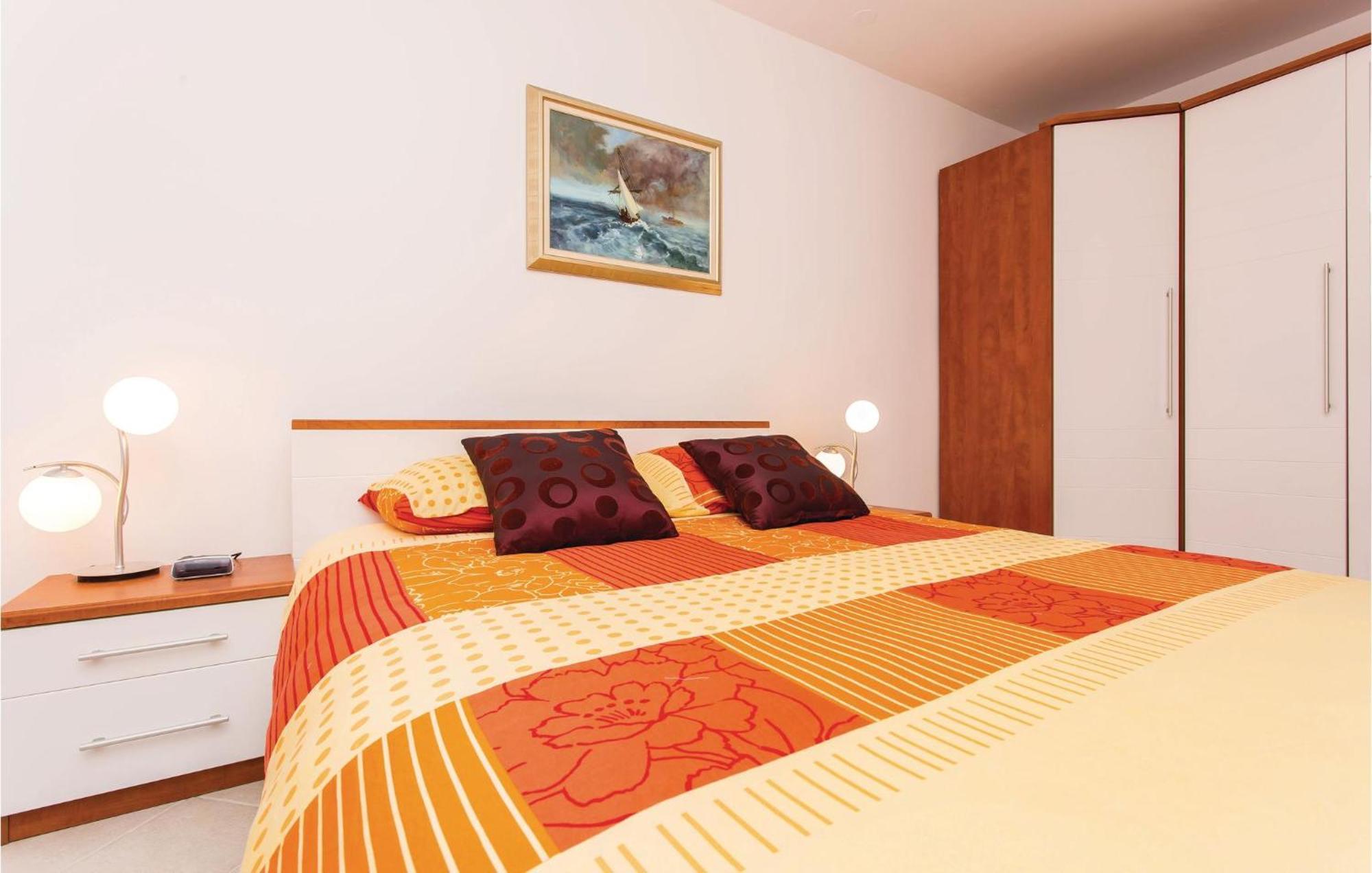 Amazing Apartment In Njivice With Wifi 外观 照片