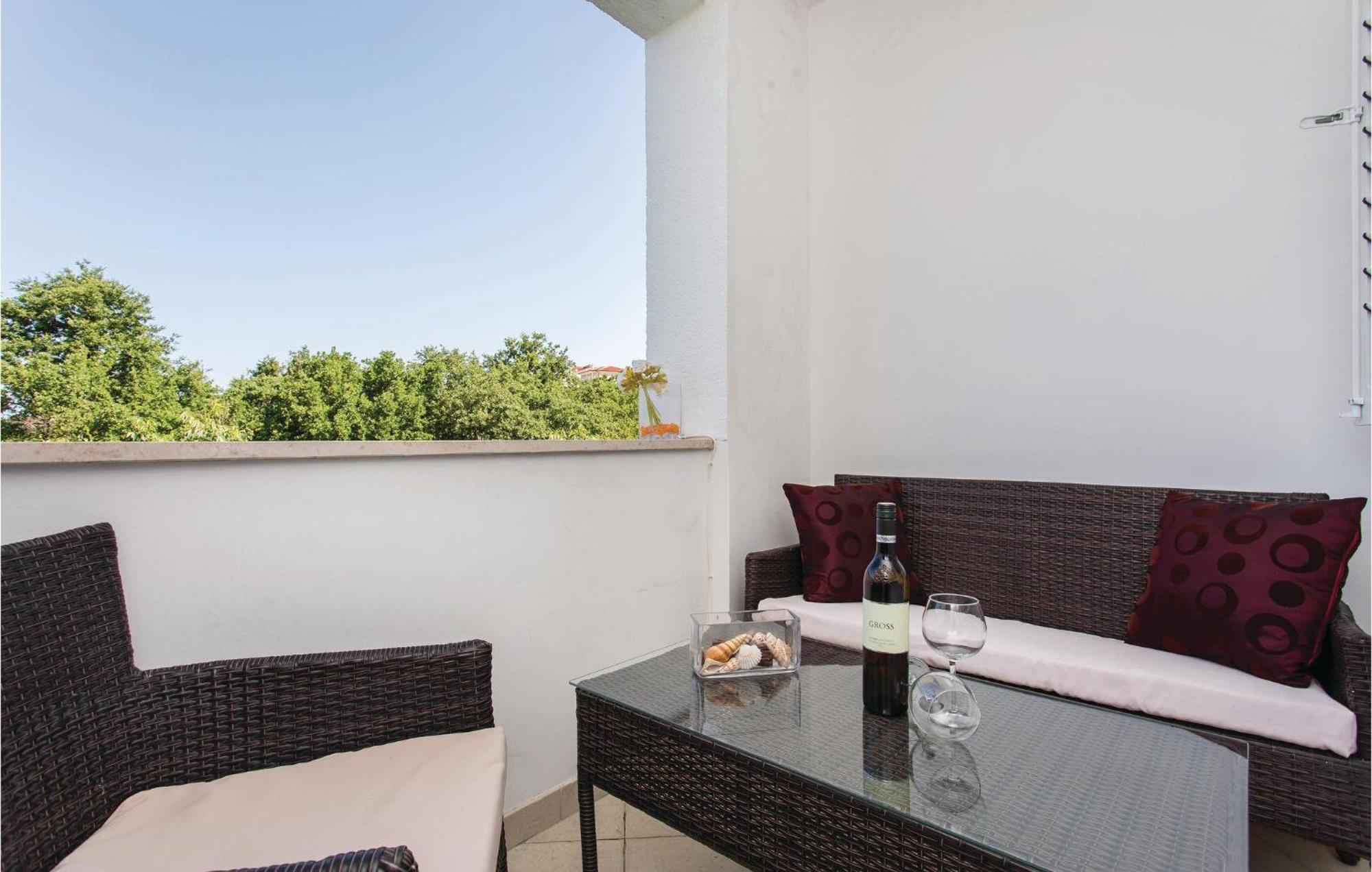 Amazing Apartment In Njivice With Wifi 外观 照片